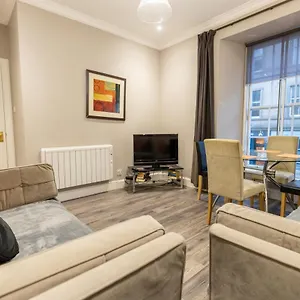  Apartment Two Bedroom Within Walking Distance To Centre United Kingdom